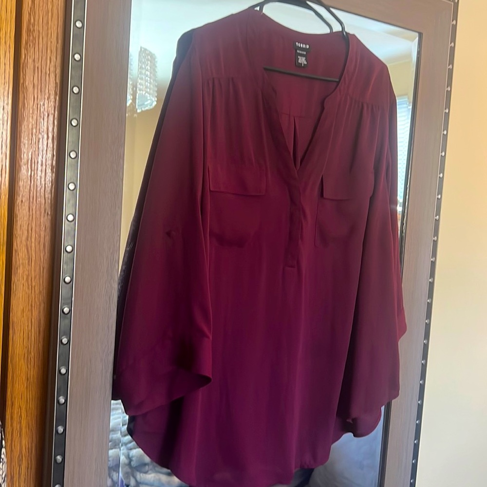 Torrid, size 3, Burgundy Nylon